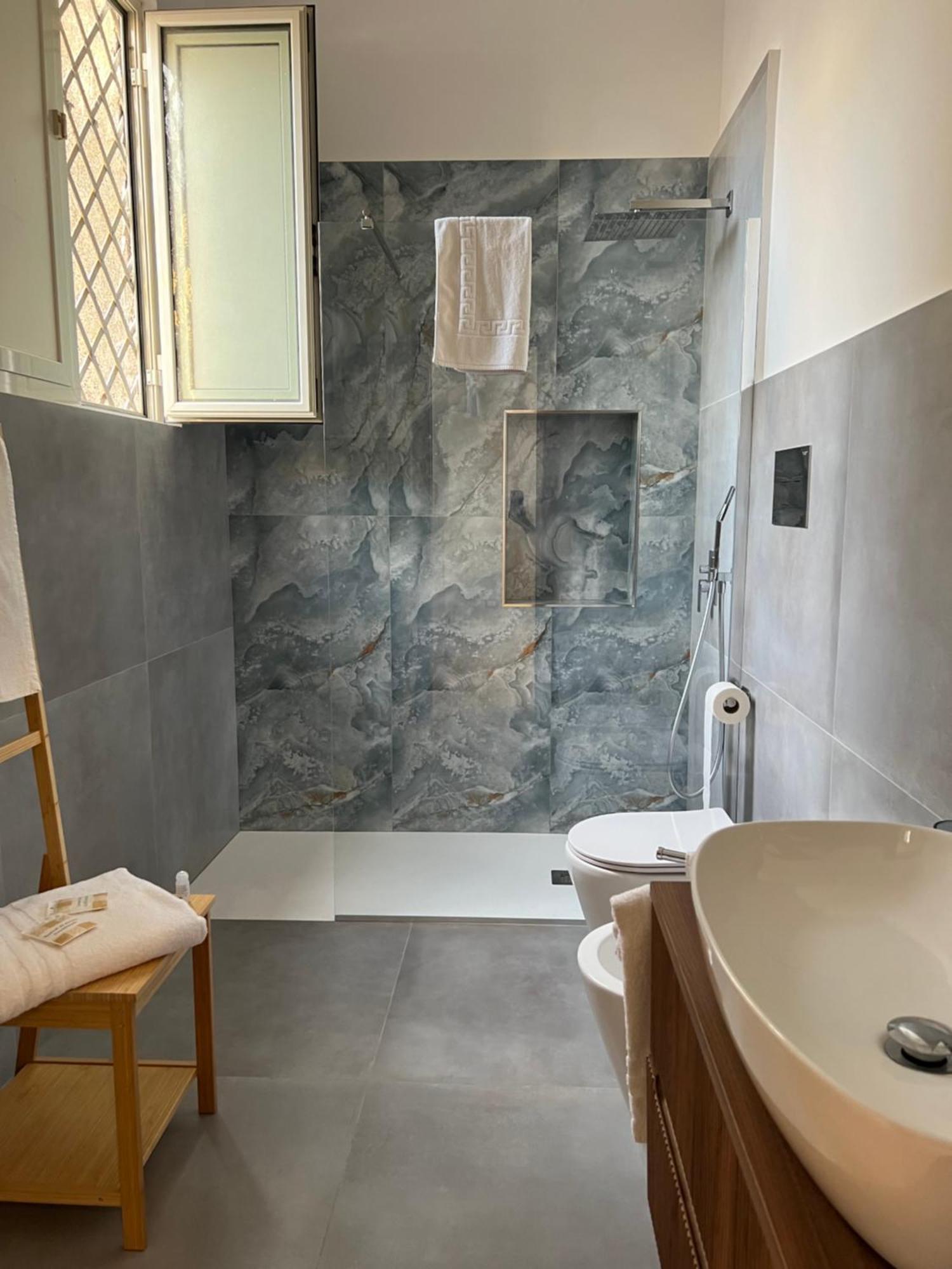 Ninetta A Toledo Apartment Наполи Екстериор снимка