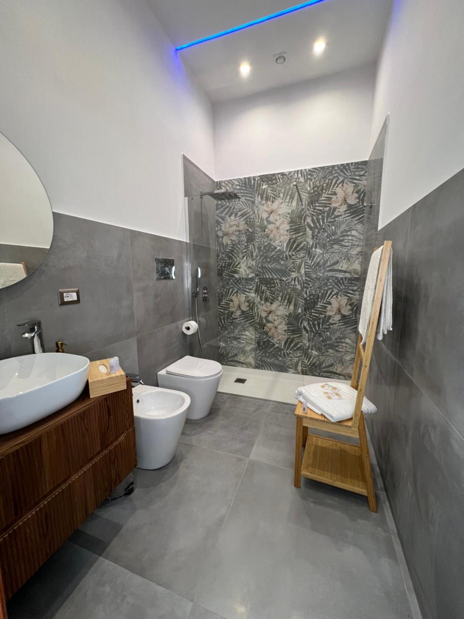 Ninetta A Toledo Apartment Наполи Екстериор снимка