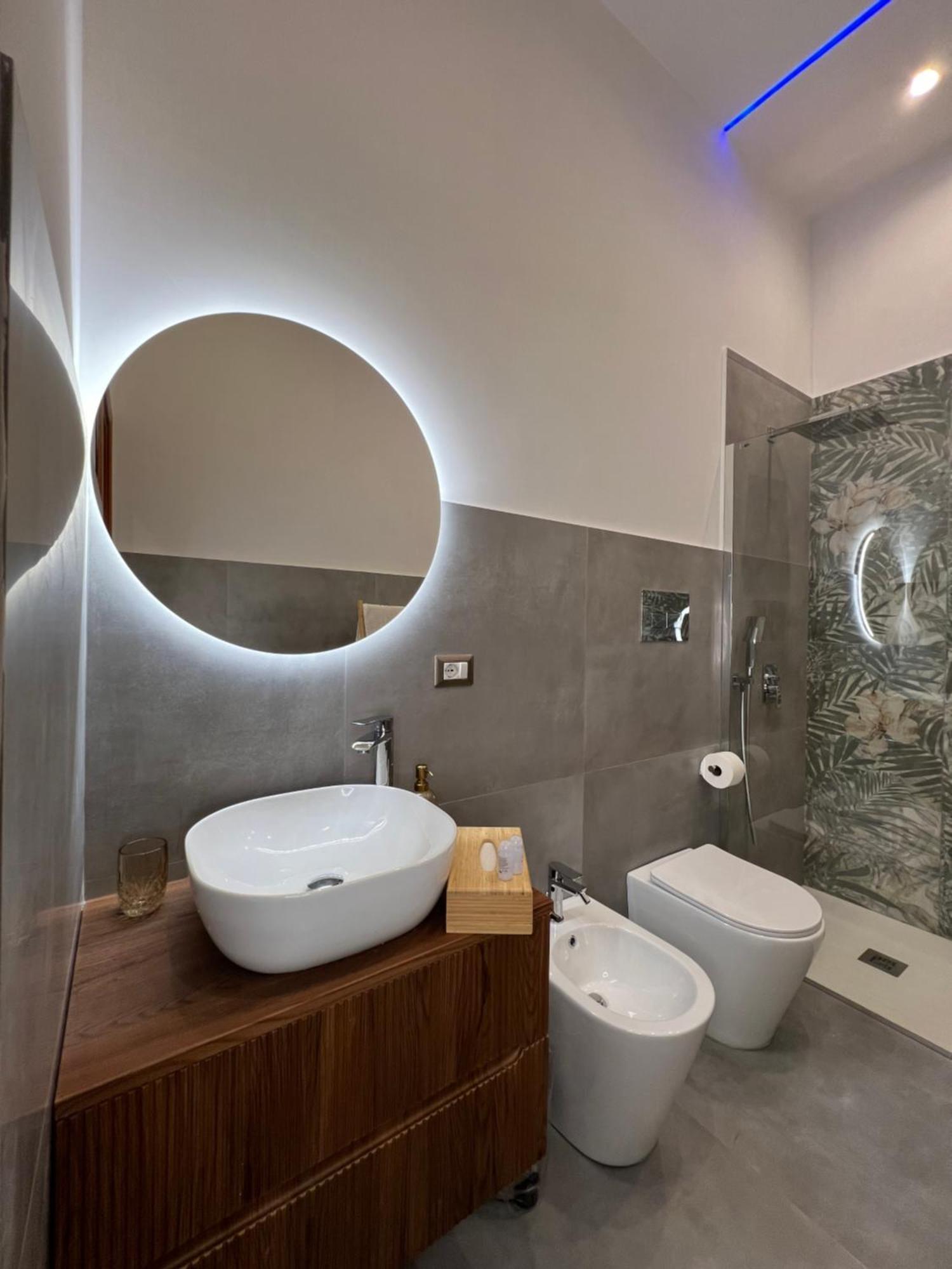 Ninetta A Toledo Apartment Наполи Екстериор снимка